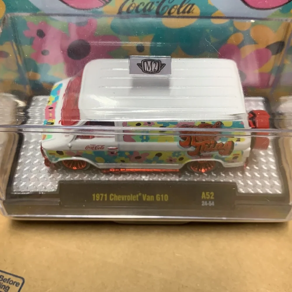 Coca Cola 1971 Chevrolet Van G10 M2 Machines Chase - Picture 6 of 10